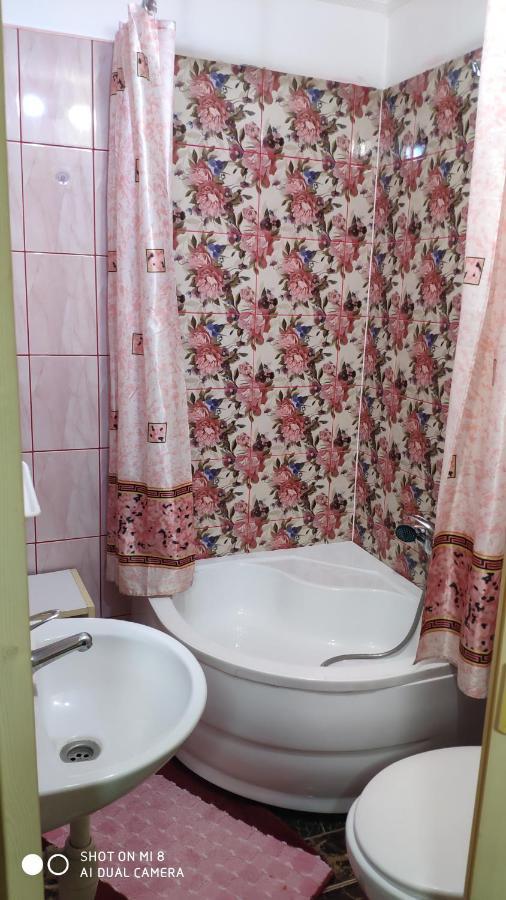 Ріточка Appartement Berehove  Buitenkant foto