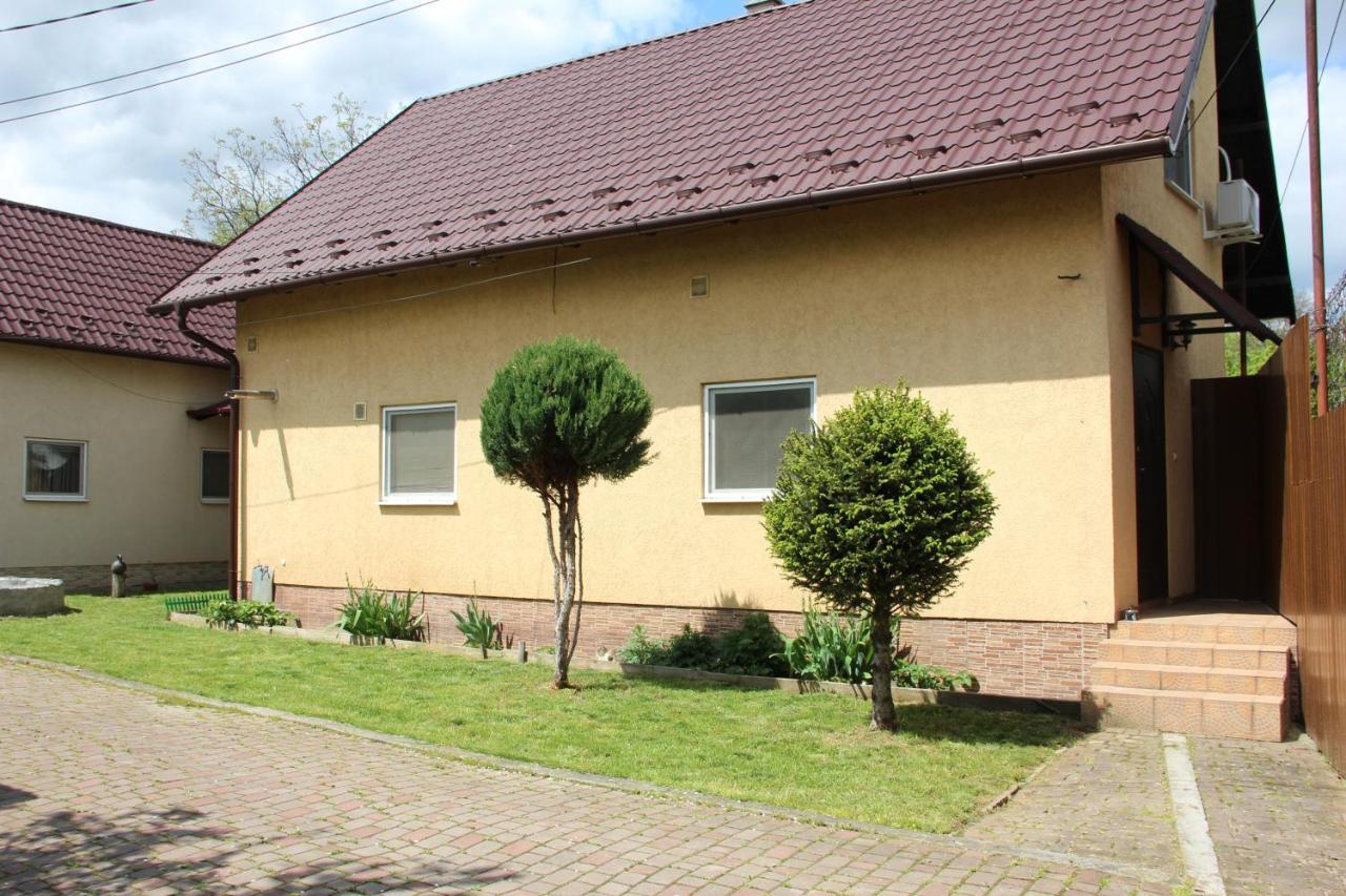 Ріточка Appartement Berehove  Buitenkant foto