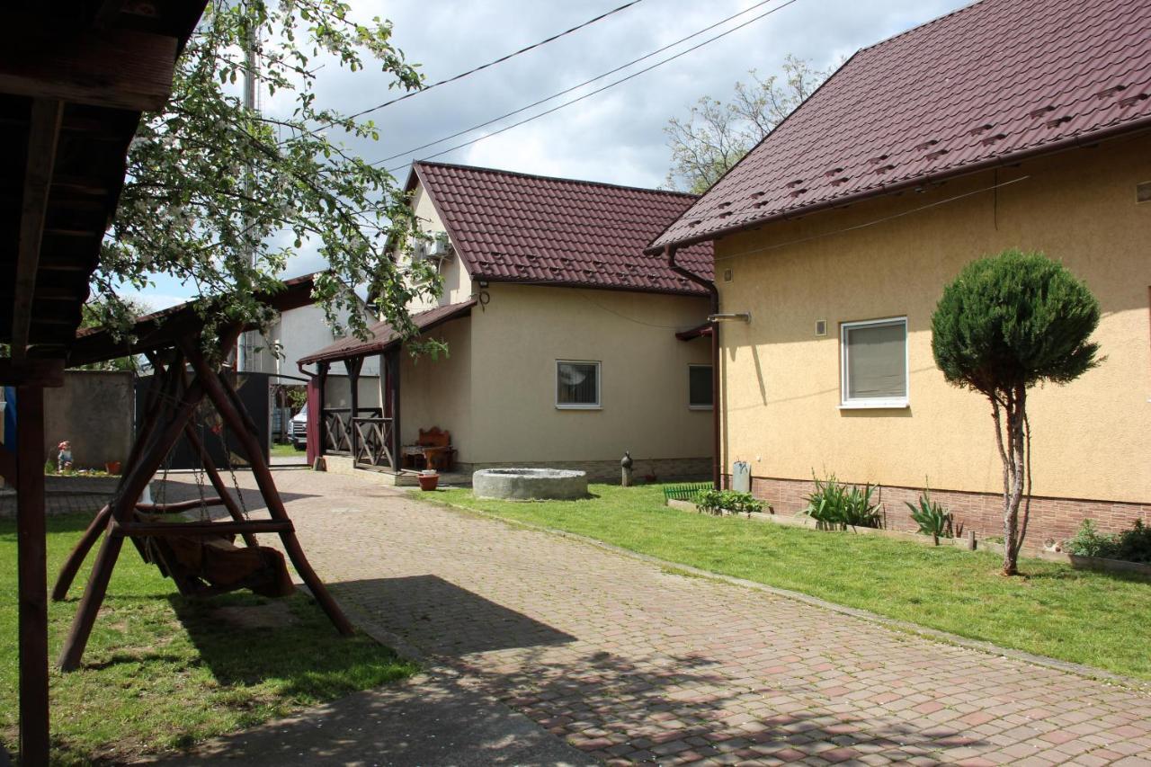 Ріточка Appartement Berehove  Buitenkant foto